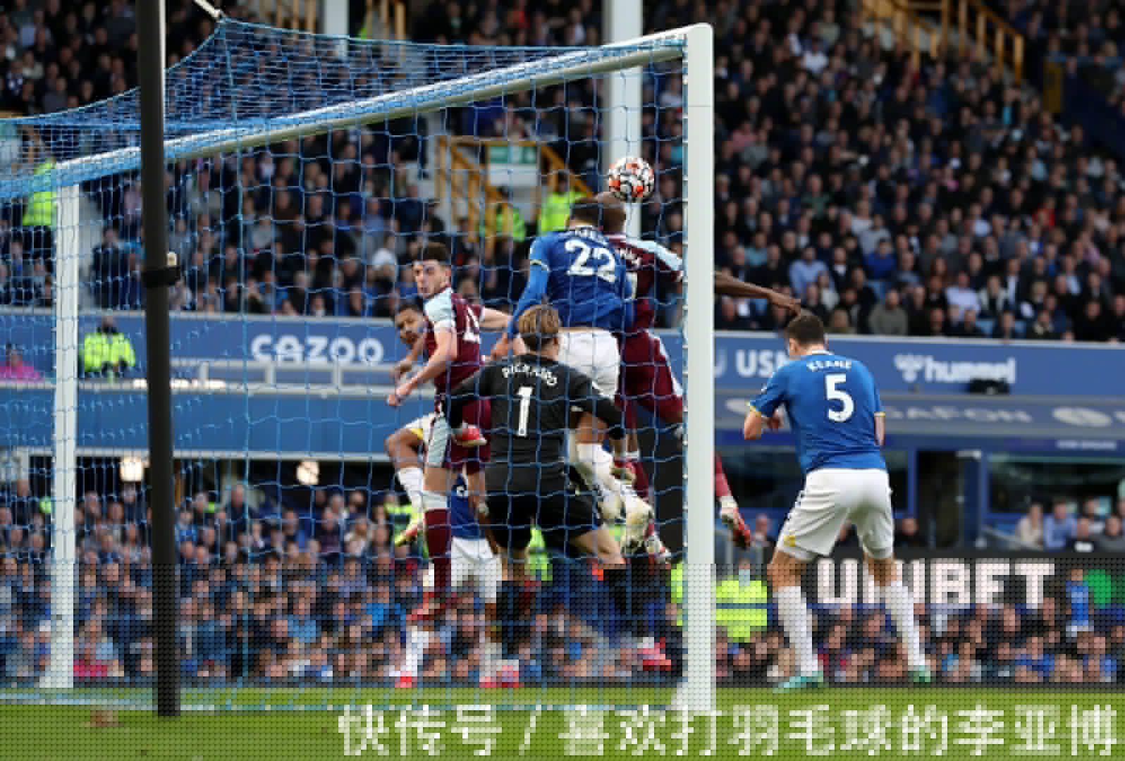 盘点足球明星和他们的青梅竹马伴侣,梅西巴乔欧文凯恩都是好男人